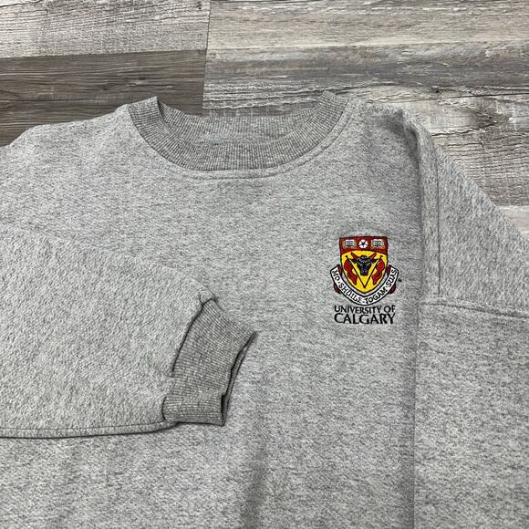 Vintage 90s‎ University of Calgary Coat of Arms King Mens M Crewneck Sweatshirt - Picture 1 of 9